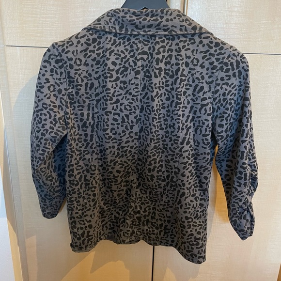 Modmodele Womans Jacket Sz Medium Cheetah Gray Two Button Pockets - Picture 12 of 15
